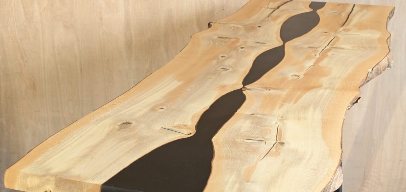 Ritual Holly and resin table by INSIGNI