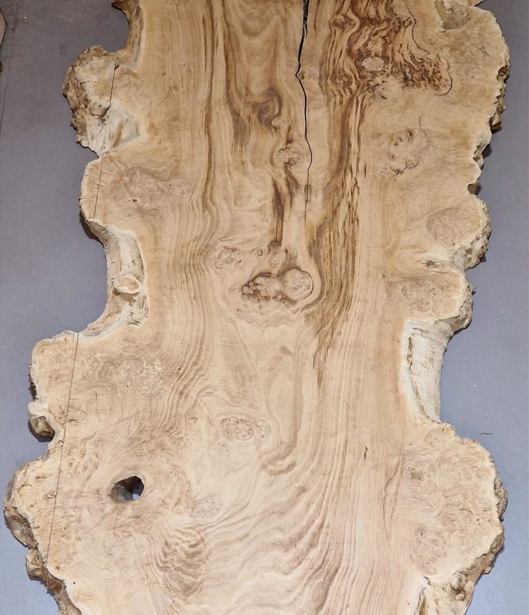 Chestnut live edge table by INSIGNI