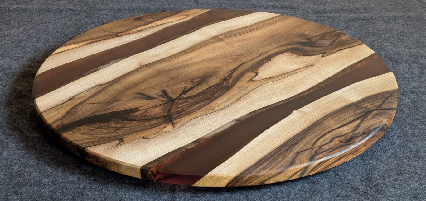 Halo Halo walnut and resin round table by INSIGNI